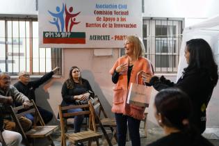 Encuentro de la intendenta Carolina Cosse con miembros de la cooperativa Innovación Crece Desde el Pie Encuentro de la intendenta Carolina Cosse con miembros de la cooperativa Innovación Crece Desde el Pie
