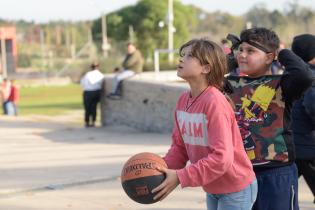 Encuentro de básquet de escuelas de Casavalle en el Centro Cívico Luisa Cuesta