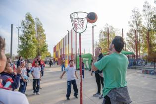 Encuentro de básquet de escuelas de Casavalle en el Centro Cívico Luisa Cuesta