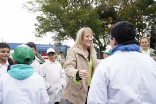 Visita de la intendenta Carolina Cosse a la huerta comunitaria en la escuela Nº 249 Visita de la intendenta Carolina Cosse a la huerta comunitaria en la escuela Nº 249