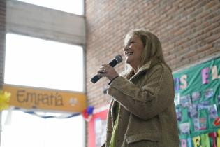 Visita de la intendenta Carolina Cosse a la huerta comunitaria en la escuela Nº 249 Visita de la intendenta Carolina Cosse a la huerta comunitaria en la escuela Nº 249