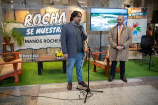 Inauguración de Rocha se muestra en el atrio de la Intendencia