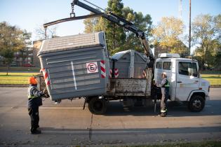 Colocación de contenedores en el Municipio D