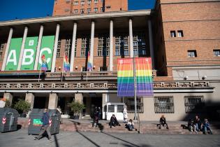 Explanada de la Intendencia durante el Día Internacional del Orgullo LGBTIQ+