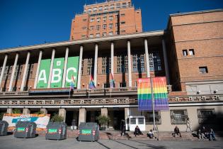 Explanada de la Intendencia durante el Día Internacional del Orgullo LGBTIQ+