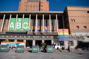 Explanada de la Intendencia durante el Día Internacional del Orgullo LGBTIQ+