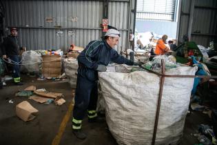 Retiro de materiales reciclables del Ecocentro del barrio Buceo