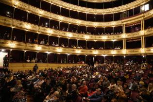 Espectáculo artístico en el Teatro Solís por el Seminario Internacional sobre Destinos Turísticos Inteligentes