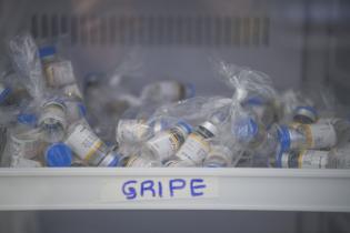 OPS a través del MSP dona a la Intendencia de Montevideo heladera para refrigeración de vacunas OPS a través del MSP dona a la Intendencia de Montevideo heladera para refrigeración de vacunas