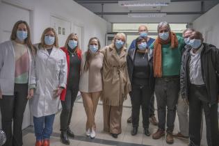 OPS a través del MSP dona a la Intendencia de Montevideo heladera para refrigeración de vacunas OPS a través del MSP dona a la Intendencia de Montevideo heladera para refrigeración de vacunas