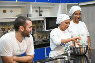 Curso básico sobre alimentación saludable dirigido a personas migrantes y refugiadas