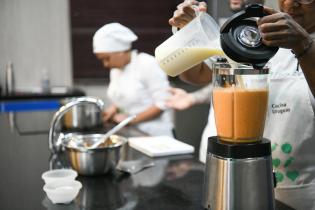 Curso básico sobre alimentación saludable dirigido a personas migrantes y refugiadas Curso básico sobre alimentación saludable dirigido a personas migrantes y refugiadas