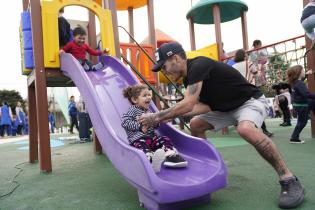 Montevideo avanza en espacios públicos, inauguración de espacio de juegos infantiles en el parque Andalucía