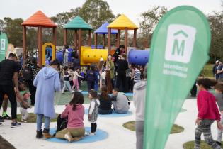 Montevideo avanza en espacios públicos, inauguración de espacio de juegos infantiles en el parque Andalucía