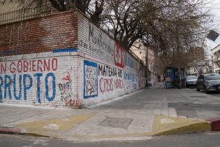 Montevideo avanza camino a clase: recorrida por la escuela: Nro. 16 Suecia