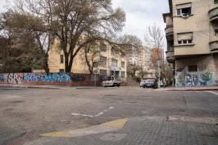 Montevideo avanza camino a clase: recorrida por la escuela: Nro. 16 Suecia