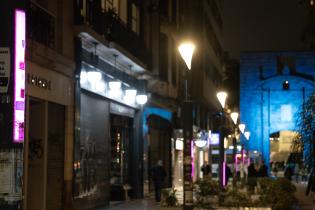 Iluminación de la Puerta de la Ciudadela en el marco del Día Internacional de la Lengua de Señas Uruguaya