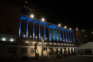 Iluminación de la fachada de la Intendencia de Montevideo en el marco del Día Internacional de la Lengua de Señas Uruguaya Iluminación de la fachada de la Intendencia de Montevideo en el marco del Día Internacional de la Lengua de Señas Uruguaya
