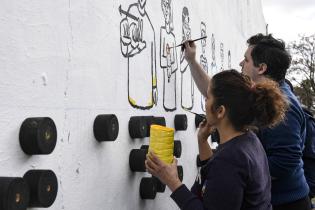 Realización de mural en plazoleta de avenida Agraciada y Zufriategui, barrio Paso Molino