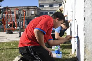 Realización de mural en plazoleta de avenida Agraciada y Zufriategui, barrio Paso Molino