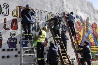 Realización de mural en plazoleta de avenida Agraciada y Zufriategui, barrio Paso Molino Realización de mural en plazoleta de avenida Agraciada y Zufriategui, barrio Paso Molino