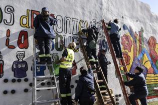 Realización de mural en plazoleta de avenida Agraciada y Zufriategui, barrio Paso Molino