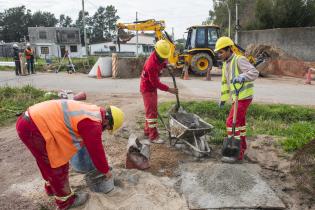 Avance de obras de saneamiento en el barrio Sarandí