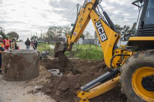 Avance de obras de saneamiento en el barrio Sarandí