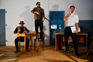 Lectura de Hay barullo en El Resorte, de Juceca, por la Comedia Nacional en Juan Lacaze Lectura de Hay barullo en El Resorte, de Juceca, por la Comedia Nacional en Juan Lacaze