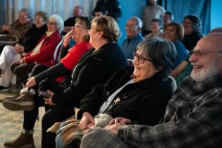 Lectura de Hay barullo en El Resorte, de Juceca en el anexo del Municipio de Juan Lacaze