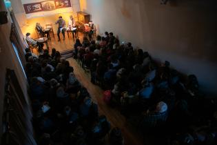 Lectura de Hay barullo en El Resorte , de Juceca, en el Centro Cultural MEM de Rocha