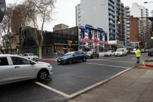 Encendido de semáforo en la calle 21 de Setiembre esquina Luis de Latorre