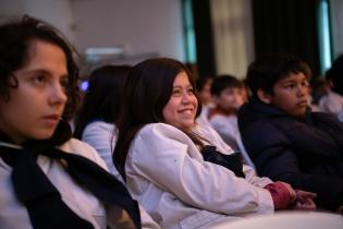 Lectura de Hay barullo en El Resorte , de Juceca, en la escuela Nº 5 de Punta del Este