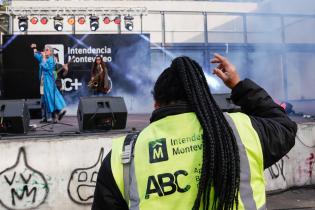 Espectáculo de Eli Almic en plaza las Pioneras Espectáculo de Eli Almic en plaza las Pioneras
