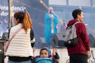 Espectáculo de Eli Almic en plaza las Pioneras Espectáculo de Eli Almic en plaza las Pioneras
