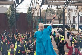 Espectáculo de Eli Almic en plaza las Pioneras