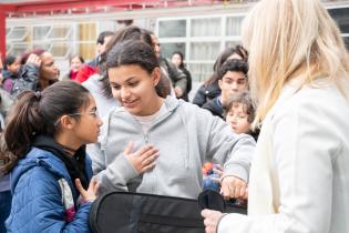 Entrega de instrumentos musicales a niñas y niños como complemento del programa « Un Instrumento un/a Niño/a »