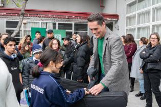 Entrega de instrumentos musicales a niñas y niños como complemento del programa « Un Instrumento un/a Niño/a »