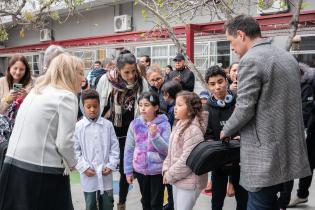 Entrega de instrumentos musicales a niñas y niños como complemento del programa « Un Instrumento un/a Niño/a » Entrega de instrumentos musicales a niñas y niños como complemento del programa « Un Instrumento un/a Niño/a »