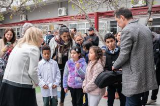 Entrega de instrumentos musicales a niñas y niños como complemento del programa « Un Instrumento un/a Niño/a »