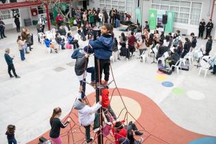Entrega de instrumentos musicales a niñas y niños como complemento del programa « Un Instrumento un/a Niño/a » Entrega de instrumentos musicales a niñas y niños como complemento del programa « Un Instrumento un/a Niño/a »