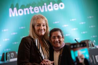 Firma de título de propiedad tras regularización del asentamiento Santa María de Piedras Firma de título de propiedad tras regularización del asentamiento Santa María de Piedras