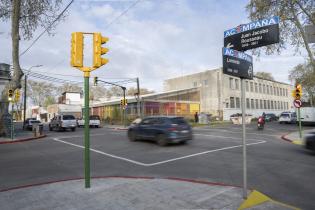 Nuevo semáforo en la calle Juan Jacobo Rousseau y Larravide Nuevo semáforo en la calle Juan Jacobo Rousseau y Larravide
