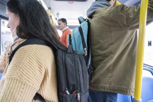 Uso de mochilas en el transporte público de Montevideo Uso de mochilas en el transporte público de Montevideo