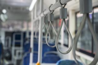  Agarraderas en ómnibus del transporte público de Montevideo