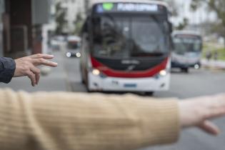 Parada de ómnibus en Montevideo