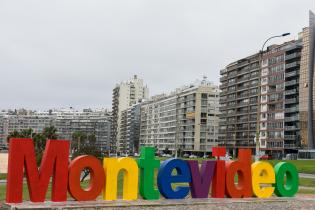 Intervención en letras de Montevideo en el marco del Mes de la Diversidad Intervención en letras de Montevideo en el marco del Mes de la Diversidad