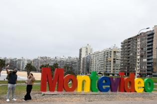  Intervención en letras de Montevideo en el marco del Mes de la Diversidad