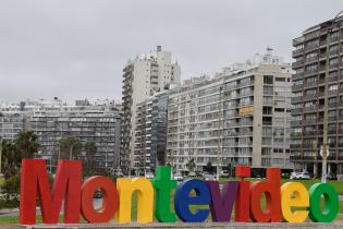 Intervención en letras de Montevideo en el marco del Mes de la Diversidad Intervención en letras de Montevideo en el marco del Mes de la Diversidad