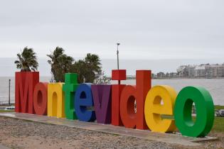 Intervención en letras de Montevideo en el marco del Mes de la Diversidad Intervención en letras de Montevideo en el marco del Mes de la Diversidad